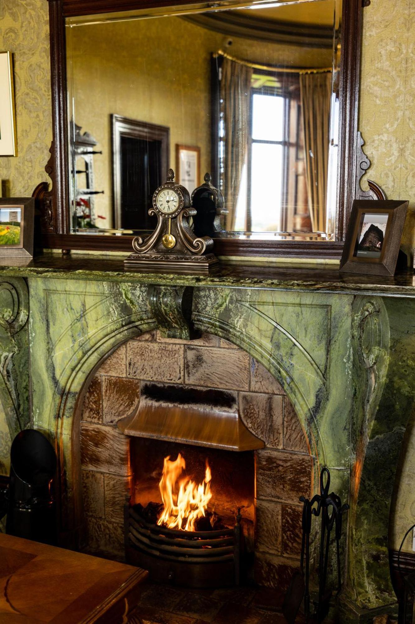 Ballinalacken Castle Country House Hotel Дулін Екстер'єр фото